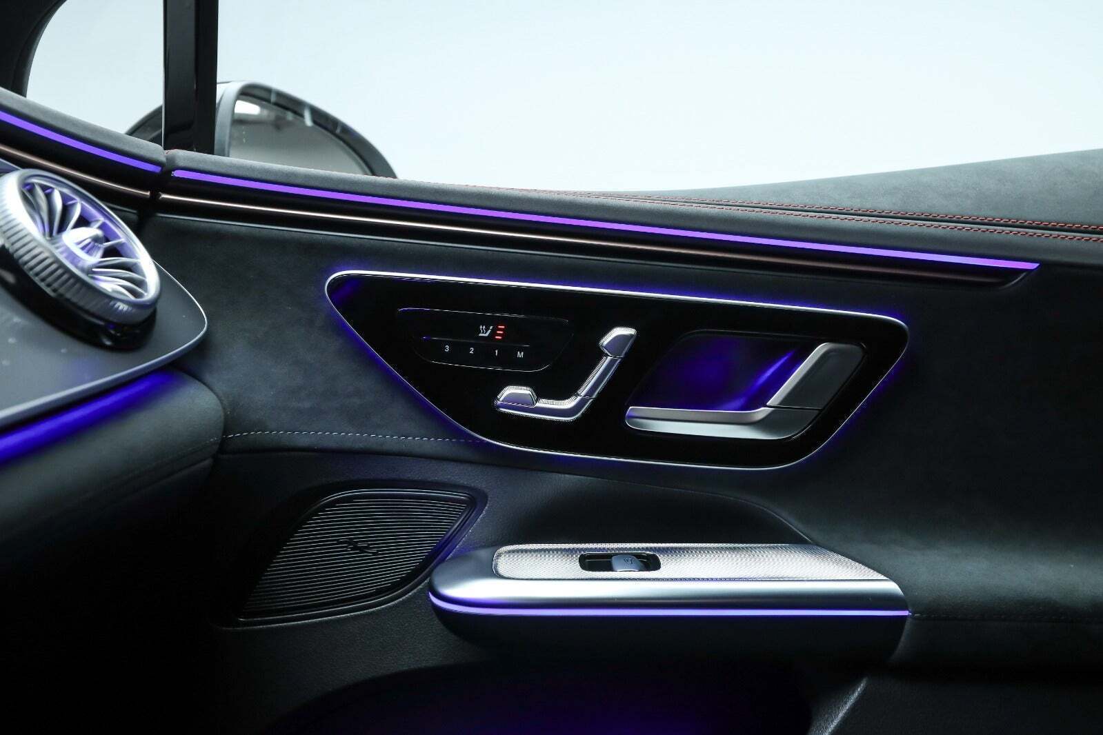 Hvid Mercedes EQE350+ fra 2025