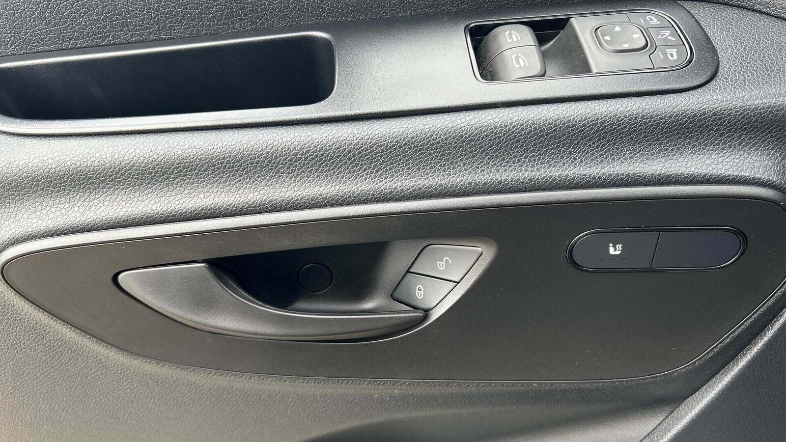 Grå Mercedes Sprinter 317 fra 2022