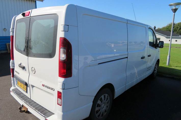 Hvid Opel Vivaro fra 2017