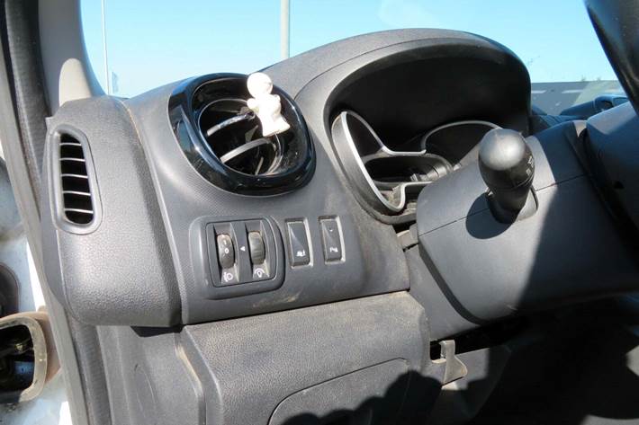 Hvid Opel Vivaro fra 2017