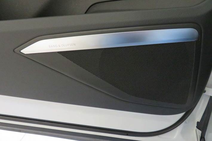 Hvid Audi e-tron fra 2021