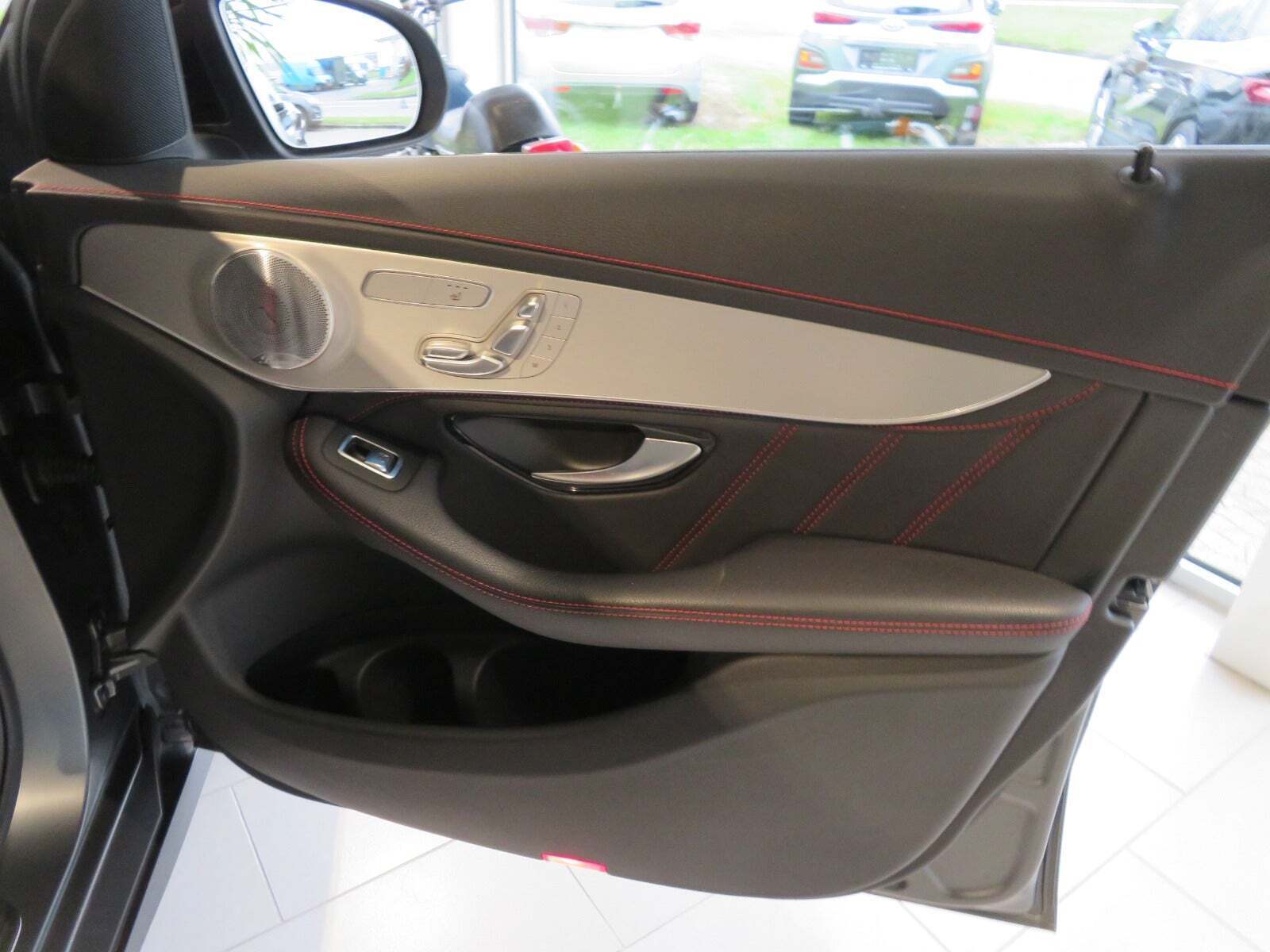 Grå Mercedes GLC43 fra 2019