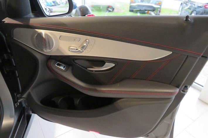 Grå Mercedes GLC43 fra 2019