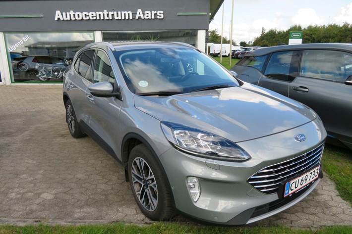 Sølv Ford Kuga fra 2020 set udefra