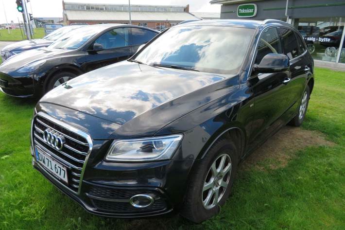 Sort Audi Q5 fra 2016 set udefra