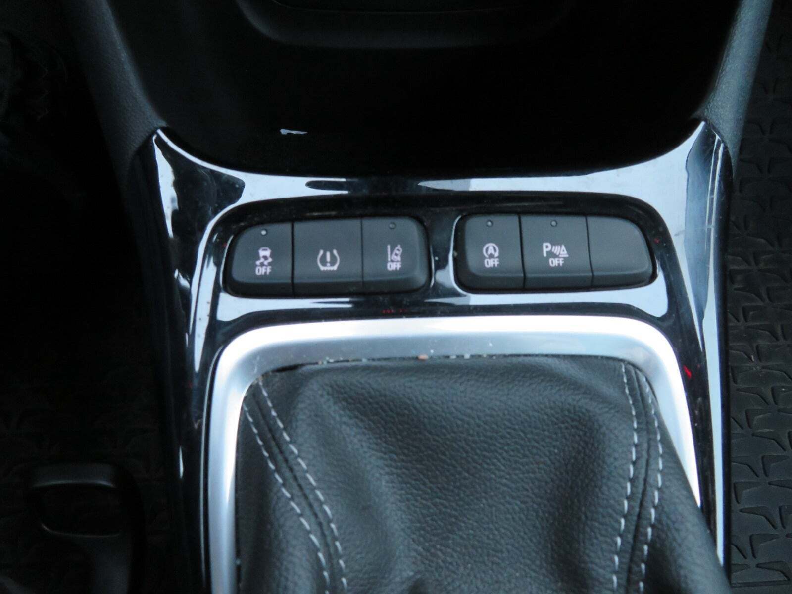 Hvid Opel Crossland fra 2024