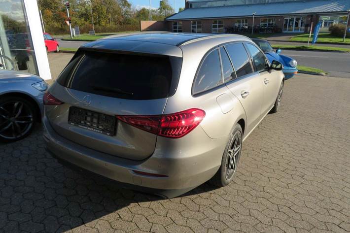Sølv Mercedes C300 e fra 2023