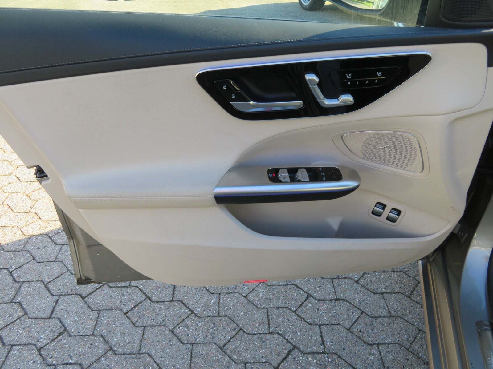 Sølv Mercedes C300 e fra 2023