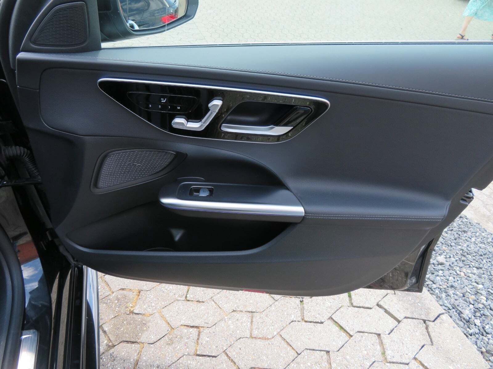 Sort Mercedes C300 e fra 2022