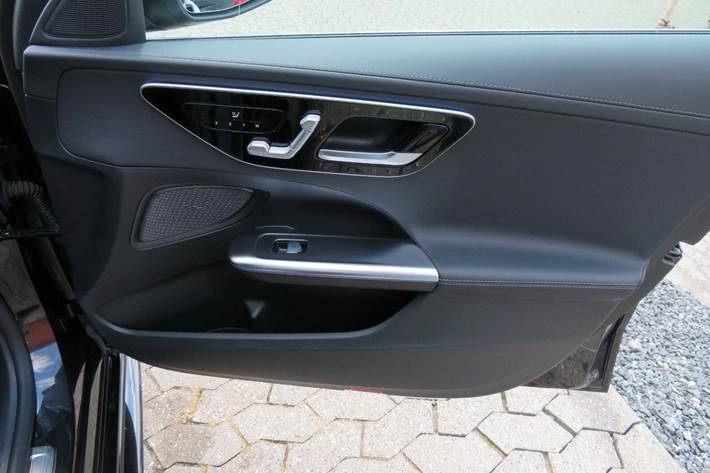 Sort Mercedes C300 e fra 2022