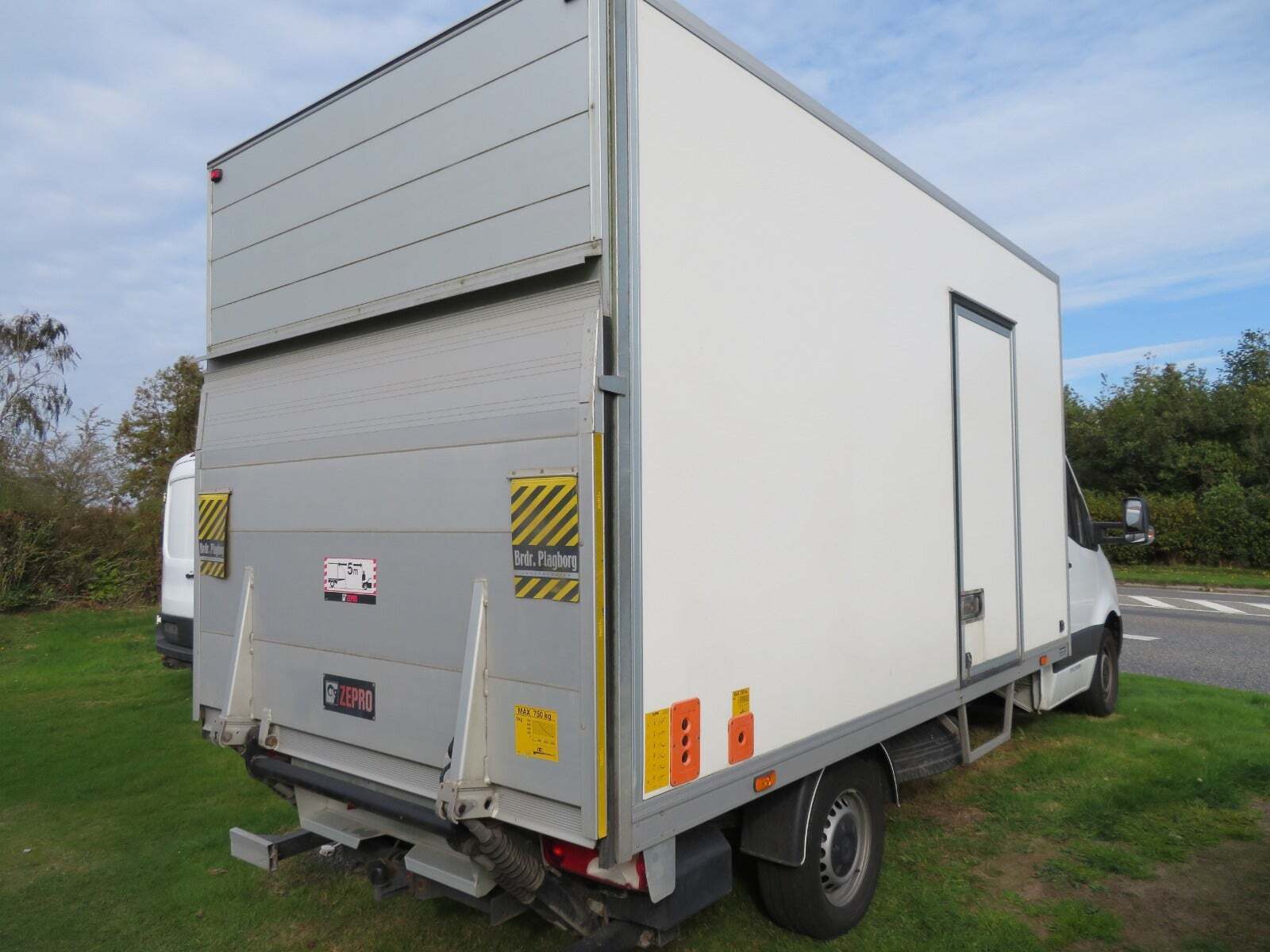 Mercedes Sprinter 319 3,0 CDi Alukasse m/lift aut.