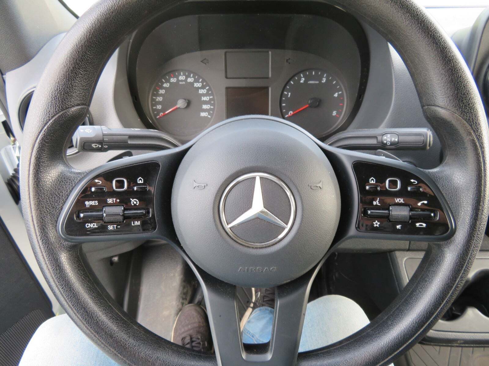 Hvid Mercedes Sprinter 319 fra 2021