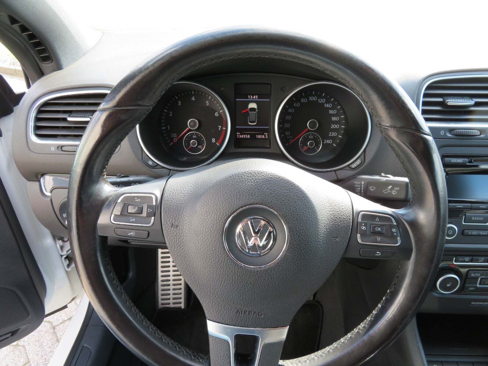 Hvid VW Golf VI fra 2011