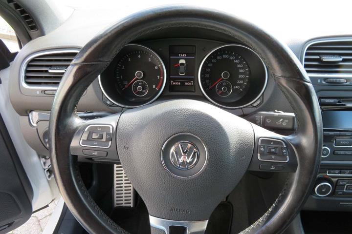 Hvid VW Golf VI fra 2011