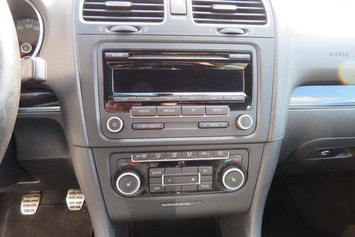 Hvid VW Golf VI fra 2011