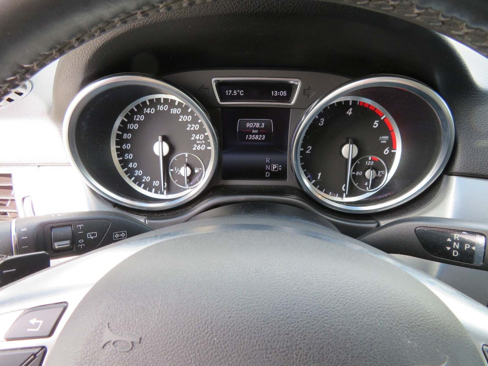 Sølv Mercedes ML350 fra 2015