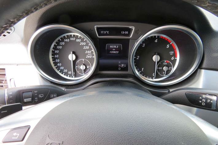 Sølv Mercedes ML350 fra 2015