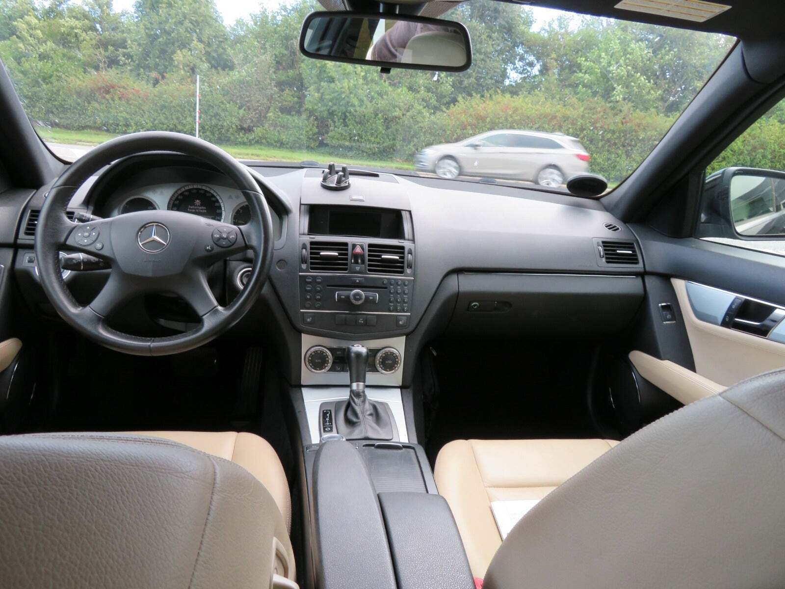 Sort Mercedes C220 fra 2008