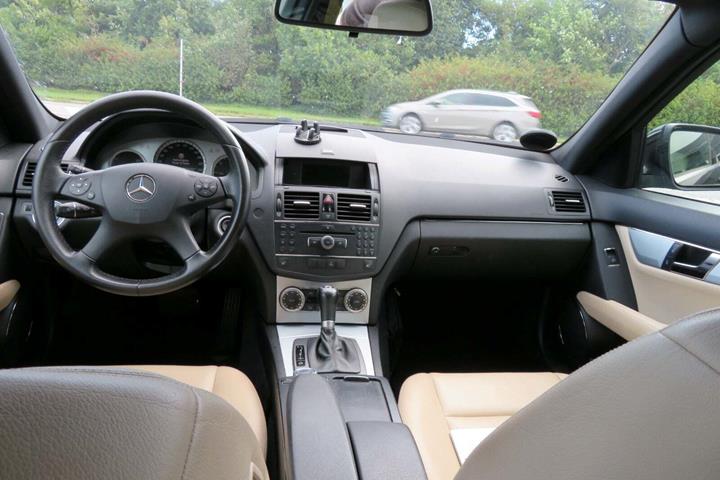 Sort Mercedes C220 fra 2008
