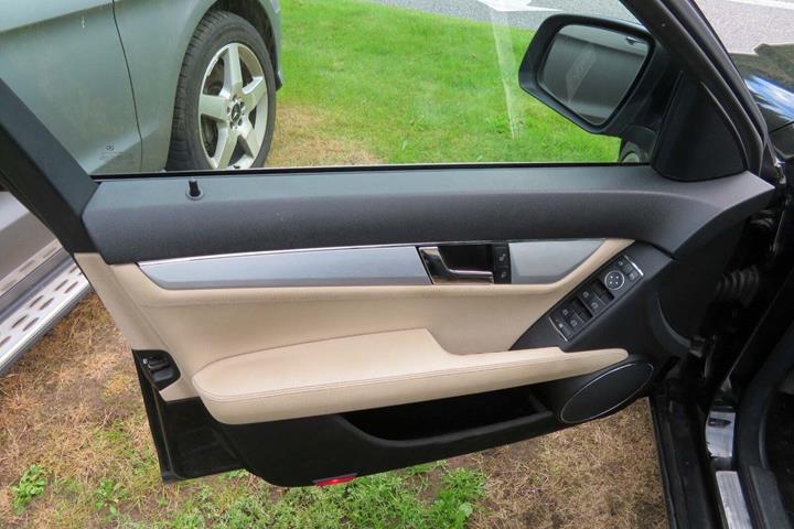 Sort Mercedes C220 fra 2008