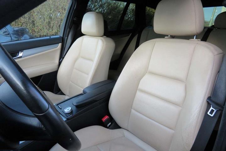 Sort Mercedes C220 fra 2008