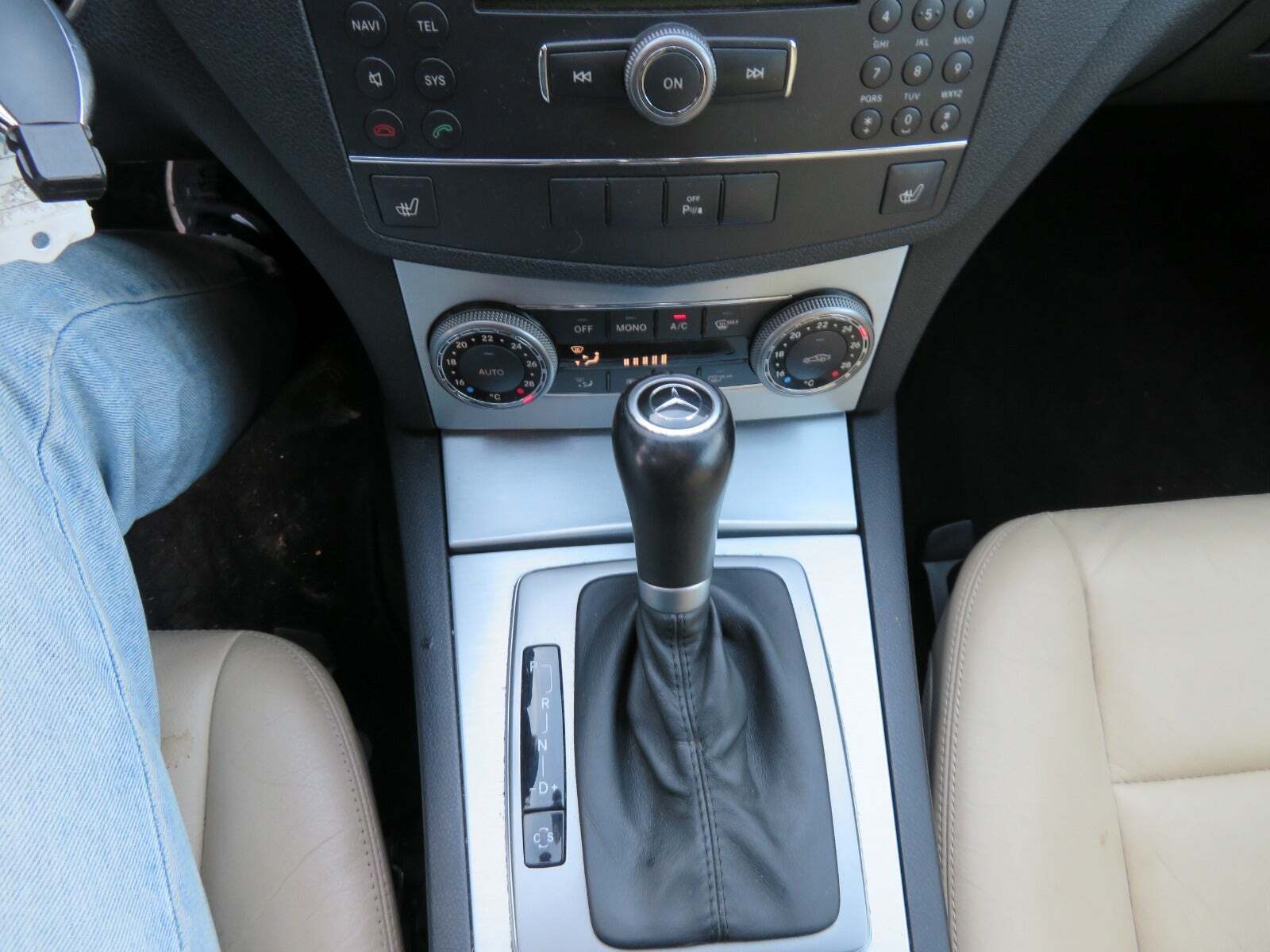 Sort Mercedes C220 fra 2008