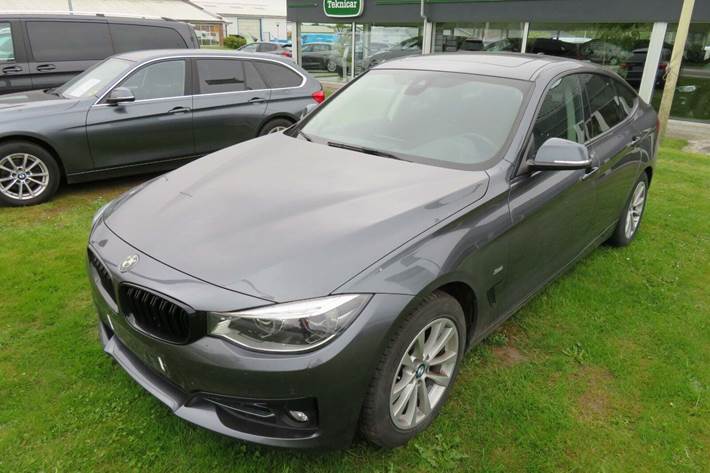 Grå BMW 320d fra 2016 set udefra