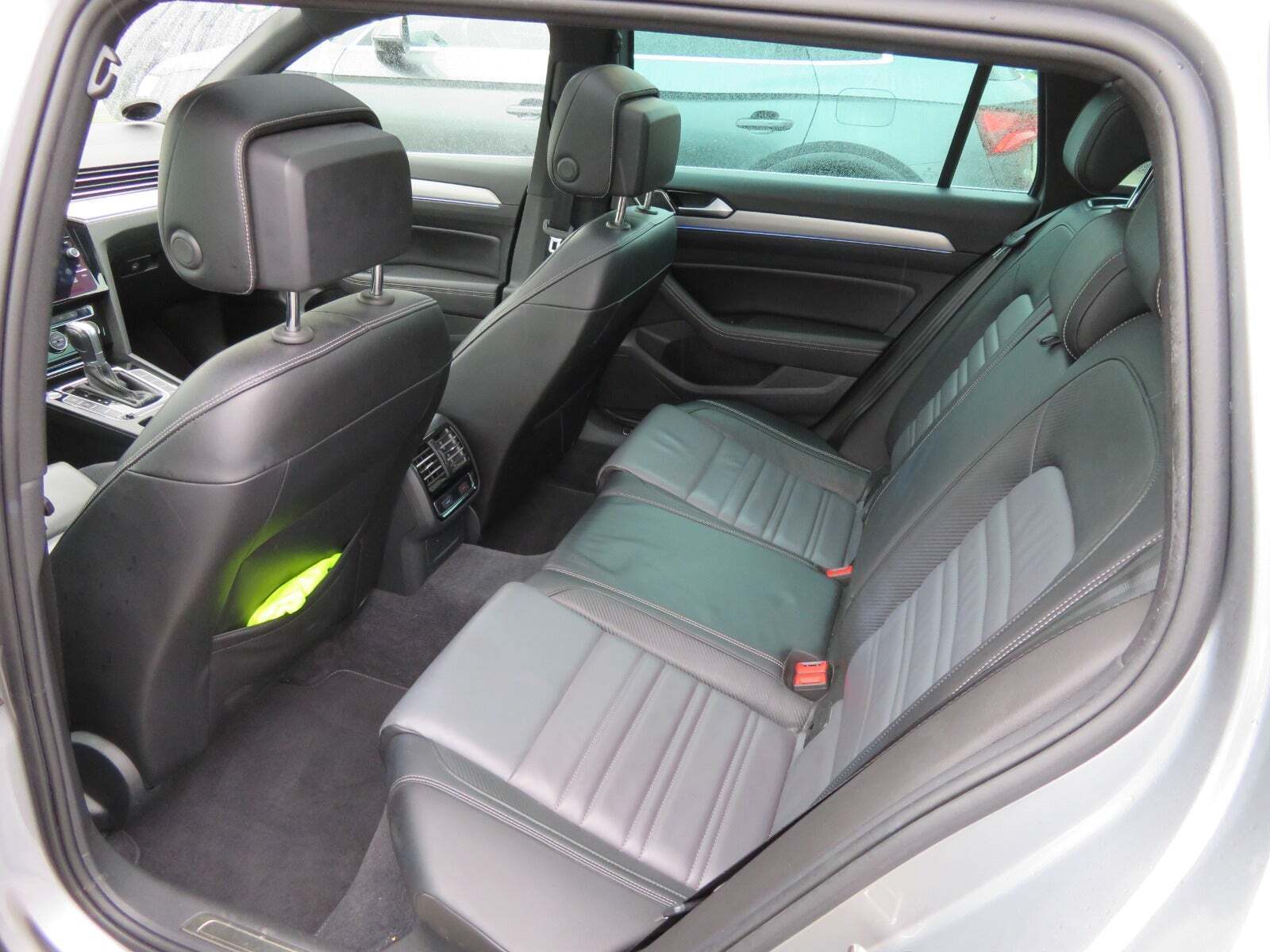 VW Passat 2,0 TDi 240 R-line Variant DSG 4Motion