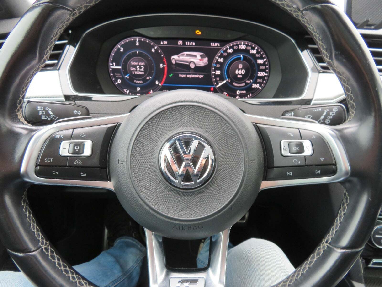 Sølv VW Passat fra 2018