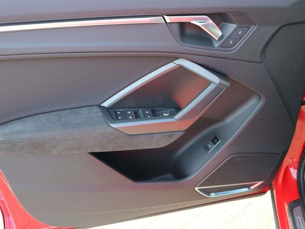 Rød Audi RS Q3 fra 2020