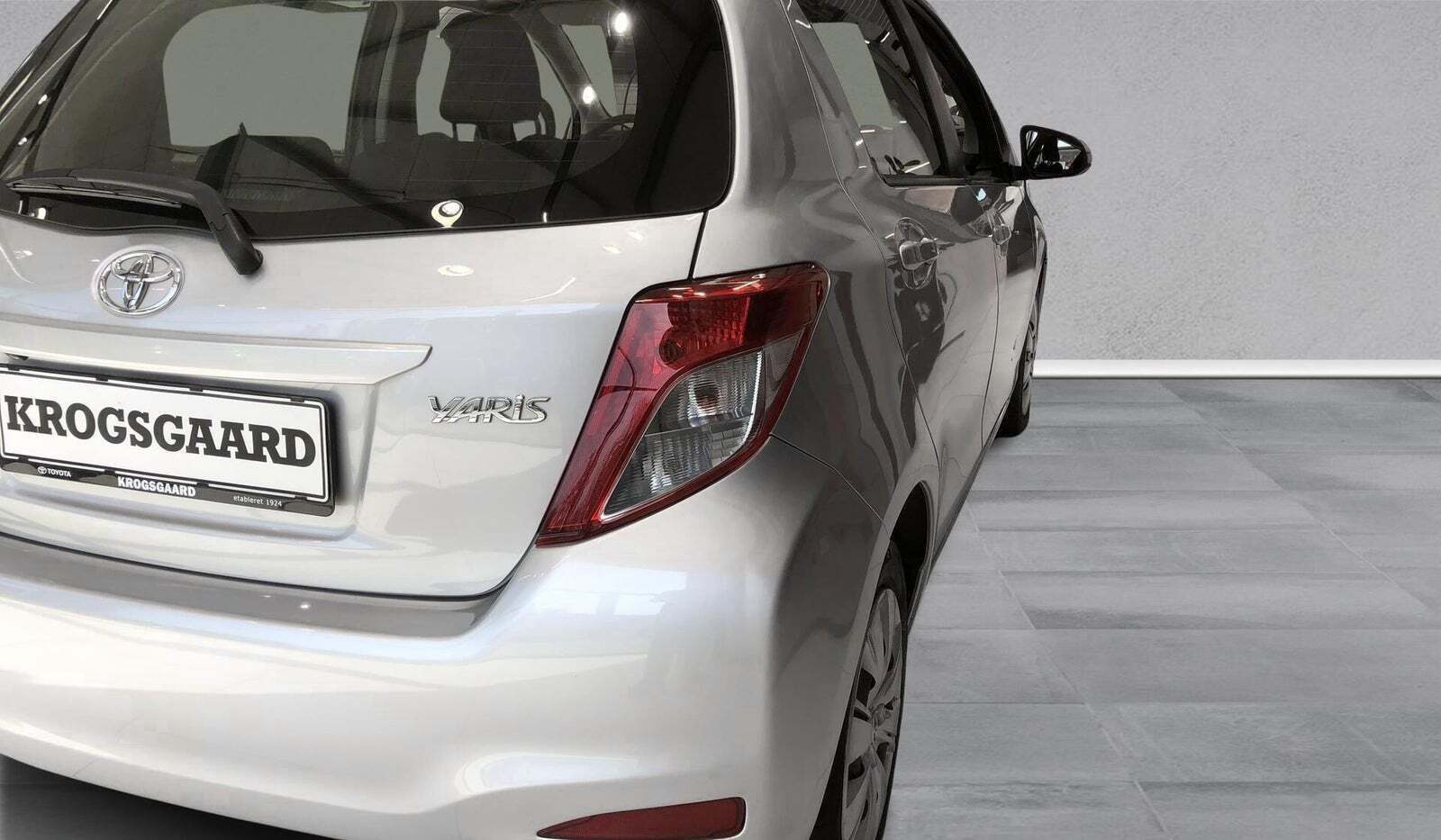 Sølv Toyota Yaris fra 2014