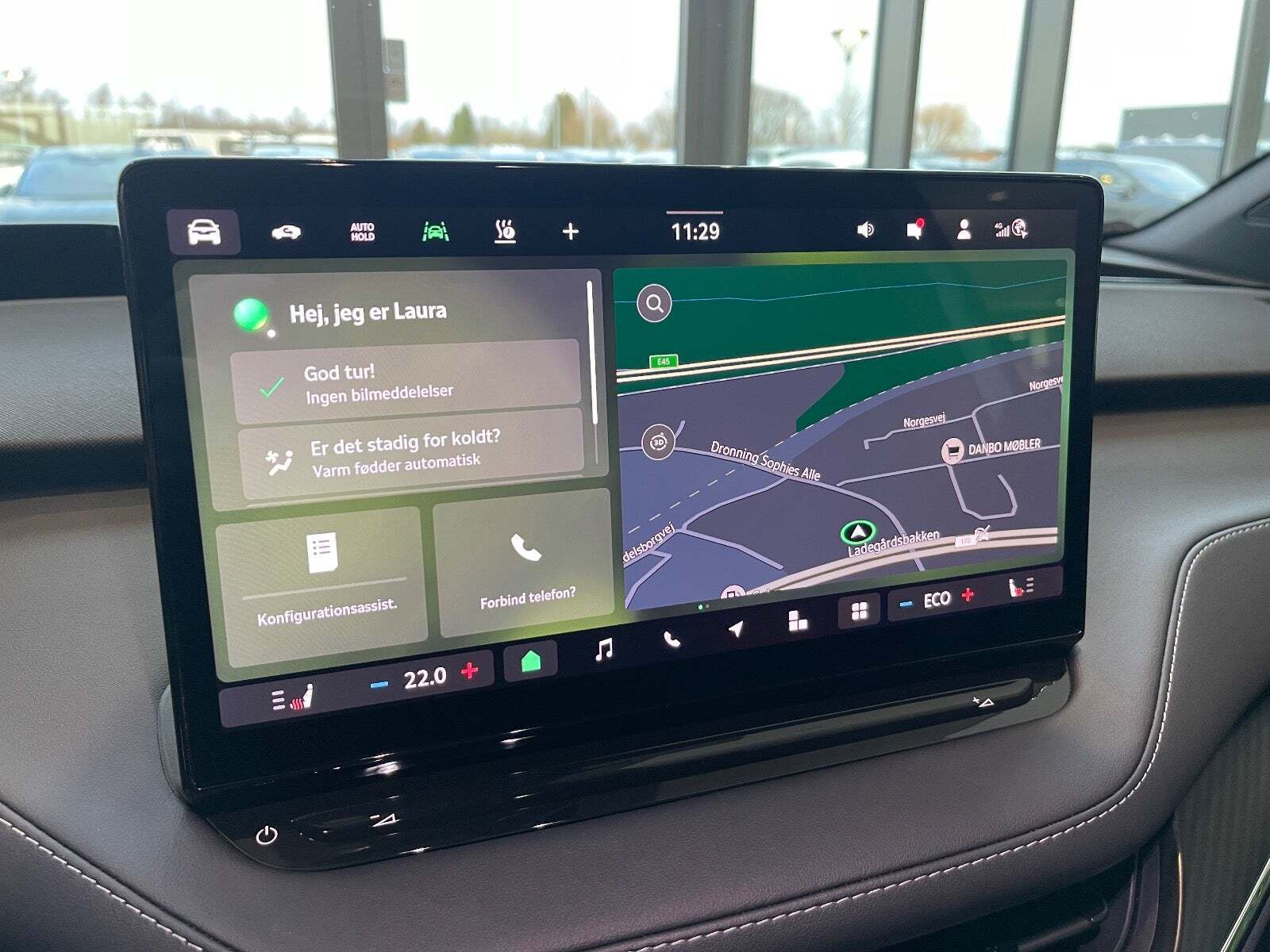 Hvid Skoda Enyaq fra 2025