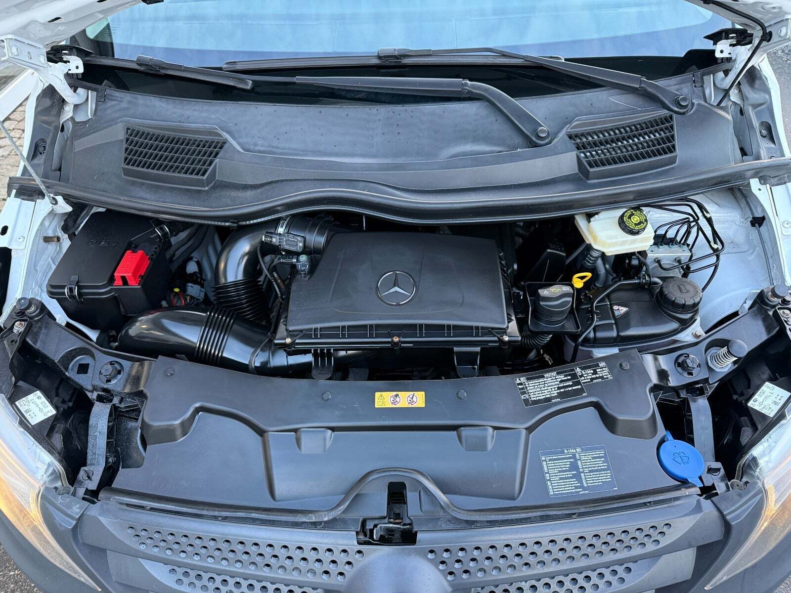 Hvid Mercedes Vito 114 fra 2019