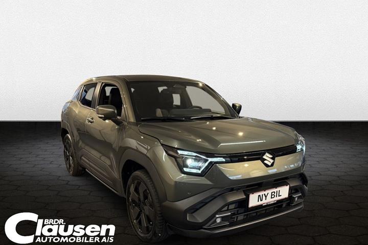 Grøn Suzuki eVitara fra 2025 set udefra