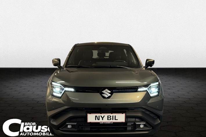 Grøn Suzuki eVitara fra 2025 set udefra