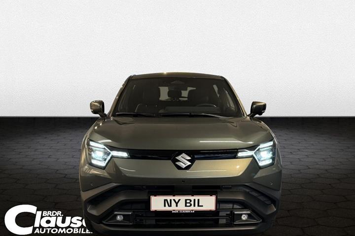 Grøn Suzuki eVitara fra 2025 set udefra