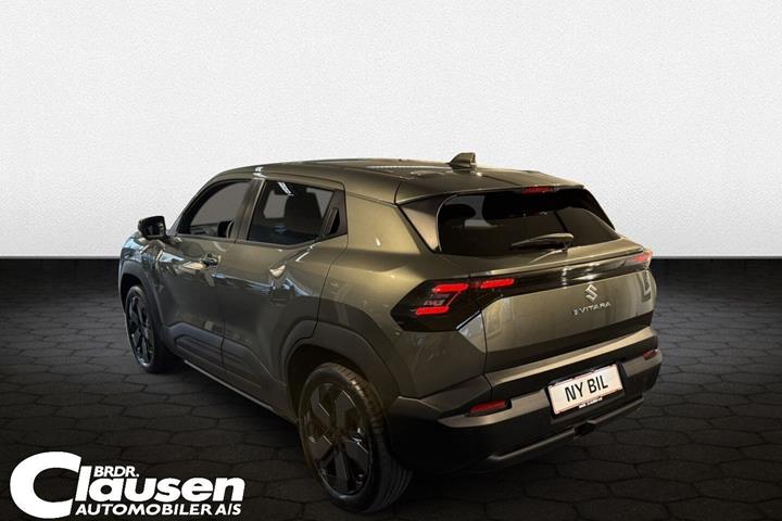 Grøn Suzuki eVitara fra 2025 set udefra