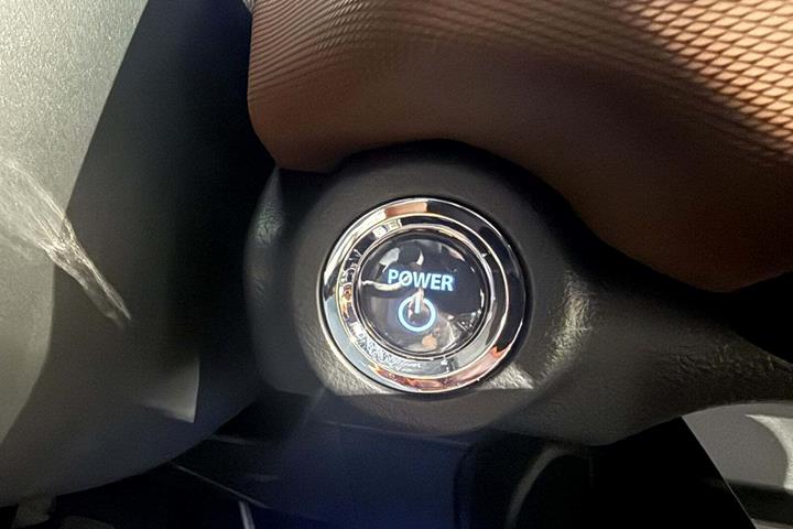 Grøn Suzuki eVitara fra 2025 set indefra
