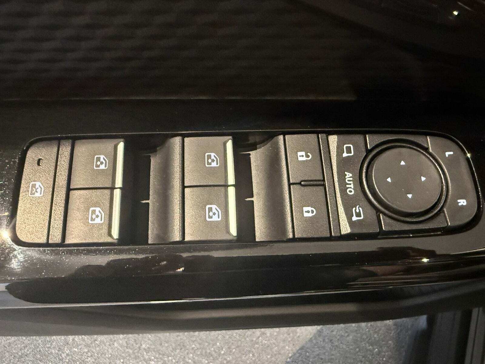 Grøn Suzuki eVitara fra 2025