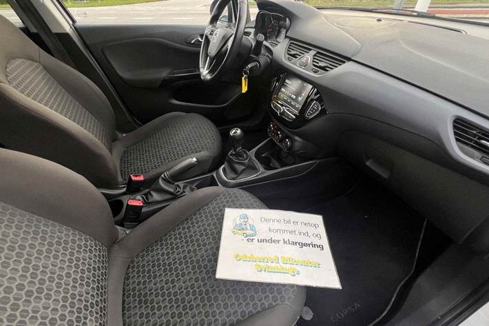 Hvid Opel Corsa fra 2019