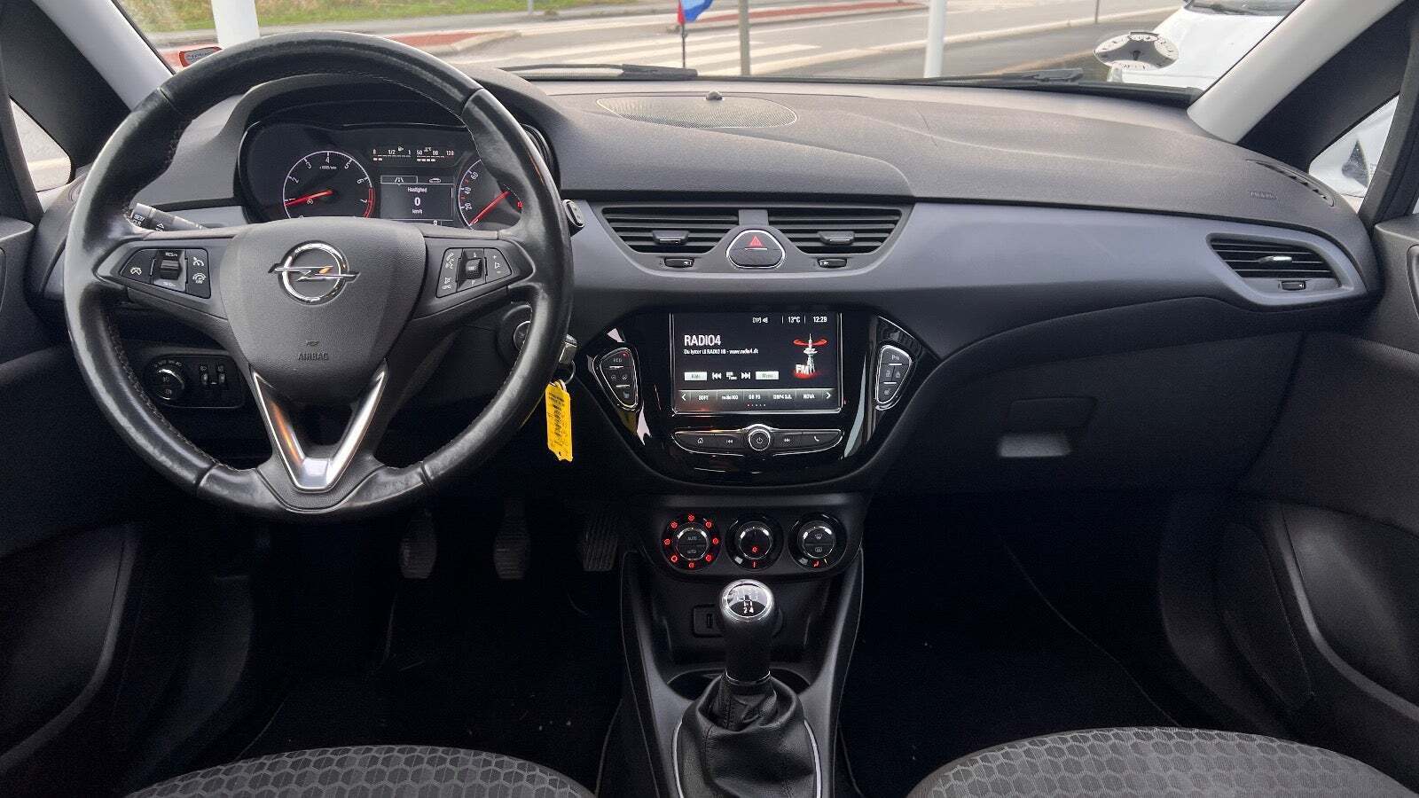 Hvid Opel Corsa fra 2019