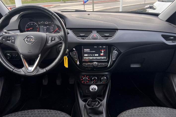 Hvid Opel Corsa fra 2019
