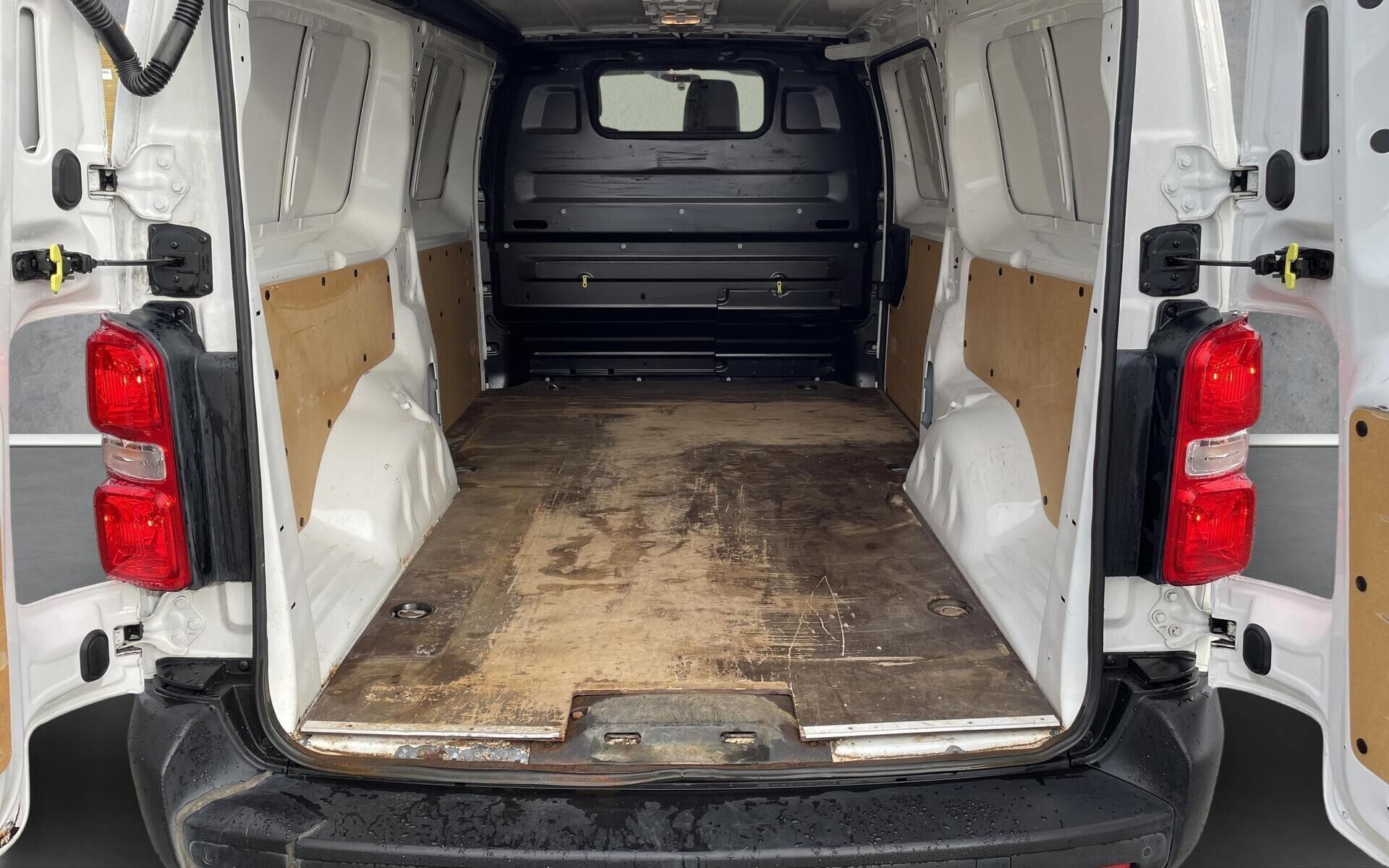 Hvid Toyota ProAce fra 2017