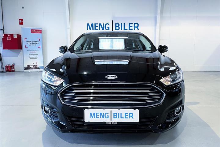 Sort Ford Mondeo fra 2016