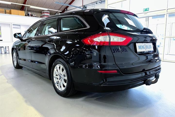 Sort Ford Mondeo fra 2016