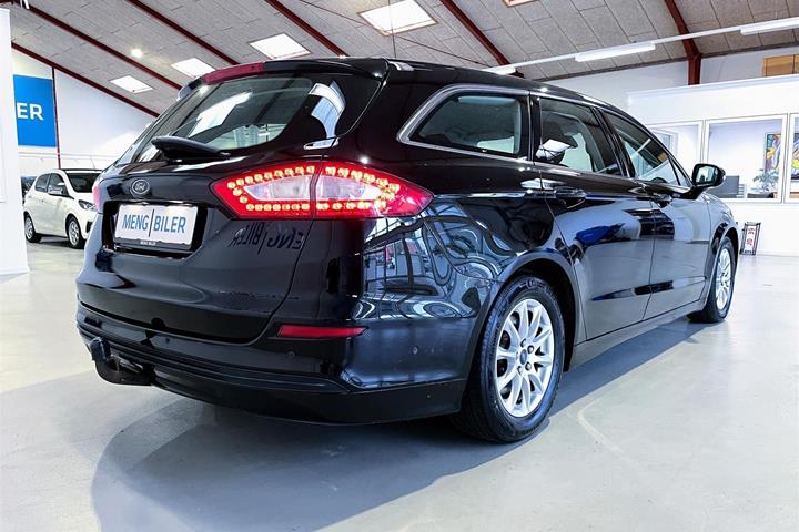 Sort Ford Mondeo fra 2016
