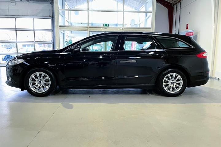 Sort Ford Mondeo fra 2016