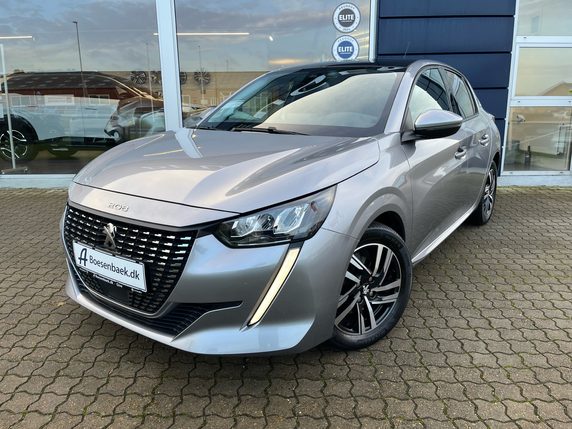 Peugeot 208 1,5 BlueHDi Allure Sky 102HK 5d 6g