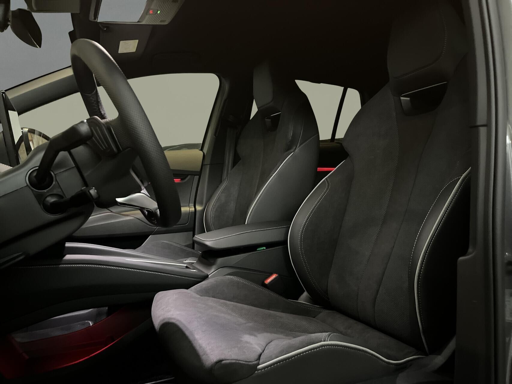 Grå Skoda Enyaq fra 2025