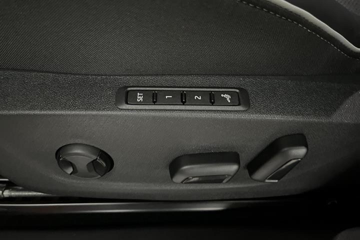 Grå Skoda Enyaq fra 2025